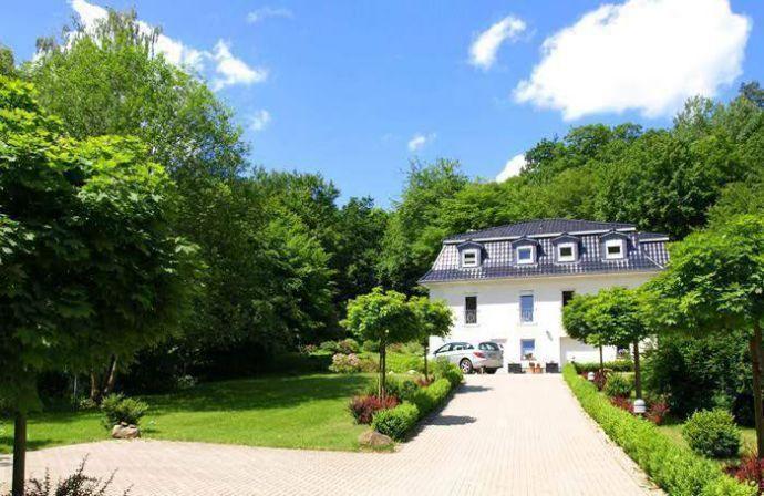 Weisses-Haus-Am-Kurpark-Fewo-Bergblick 巴特苏德罗德 外观 照片